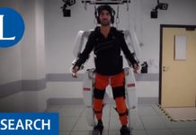Un exosquelette contrôlé par la pensée permet à un tétraplégique de marcher