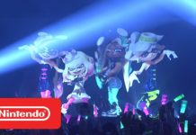 Des hologrammes de personnages de jeux vidéo partagent la scène avec les vrais musiciens