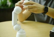 Le robot modulaire Clicbot pour divertir à la maison comme Cozmo