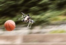 Un drone capable d’éviter des obstacles en 3,5 millisecondes