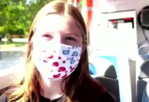 Latest Paris attraction drives tourists into the Seine