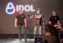 🇷🇺 Les premiers pas d’AIDOL, le 1er humanoïde russe.Sa chute dénote face aux prouesses des robots chinois 👇